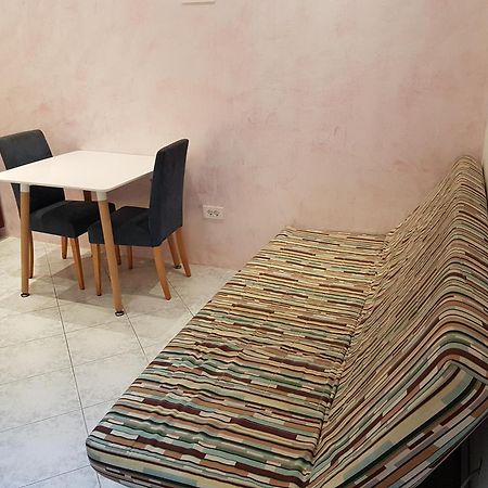 Apartmaji Tim Izola Exteriör bild