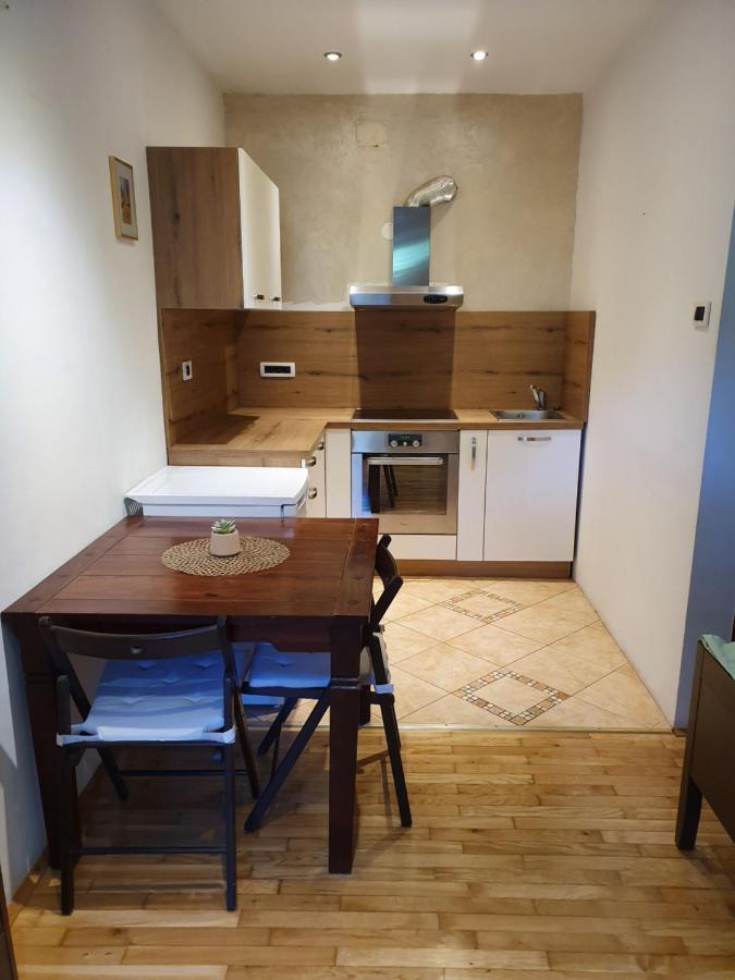 Apartmaji Tim Izola Exteriör bild