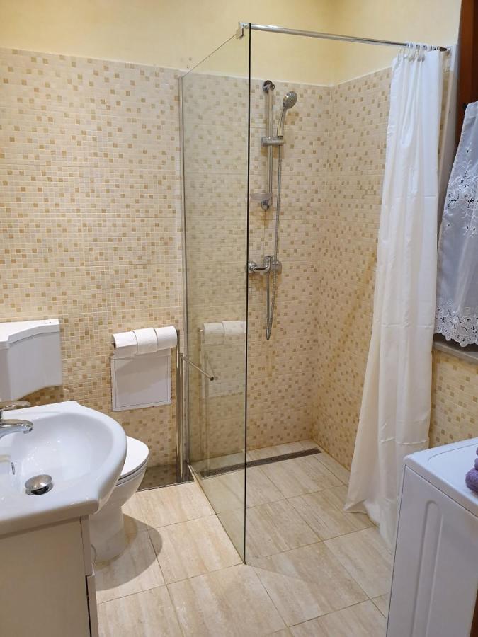 Apartmaji Tim Izola Exteriör bild