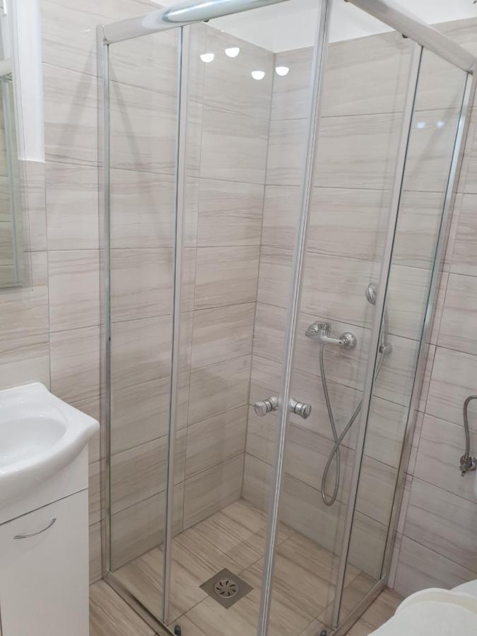Apartmaji Tim Izola Exteriör bild
