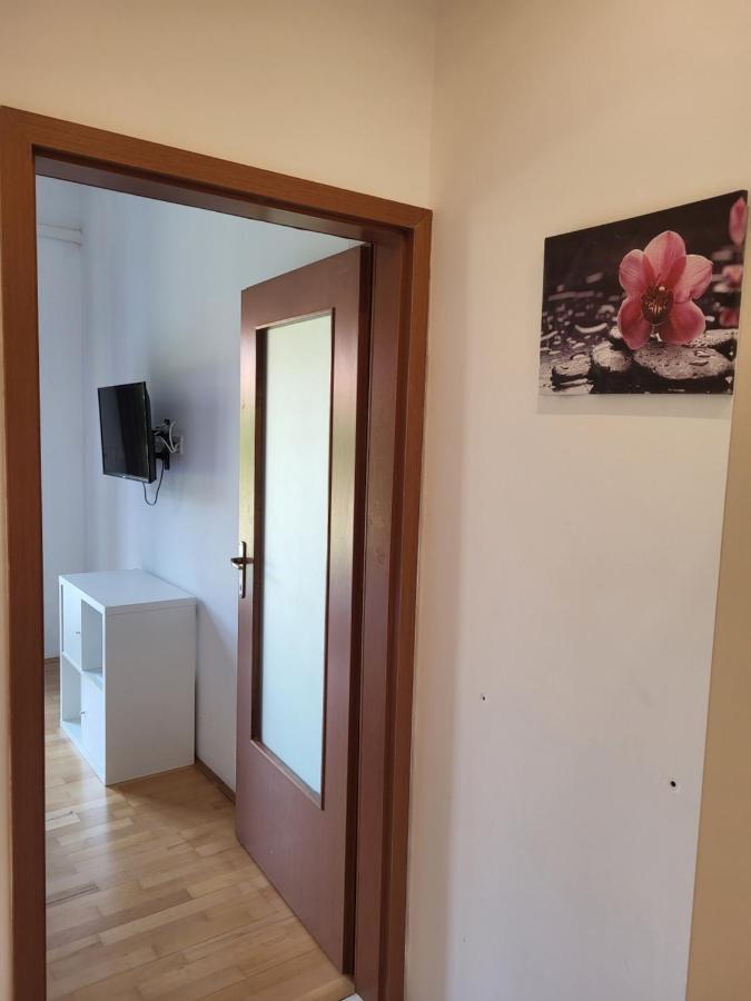 Apartmaji Tim Izola Exteriör bild