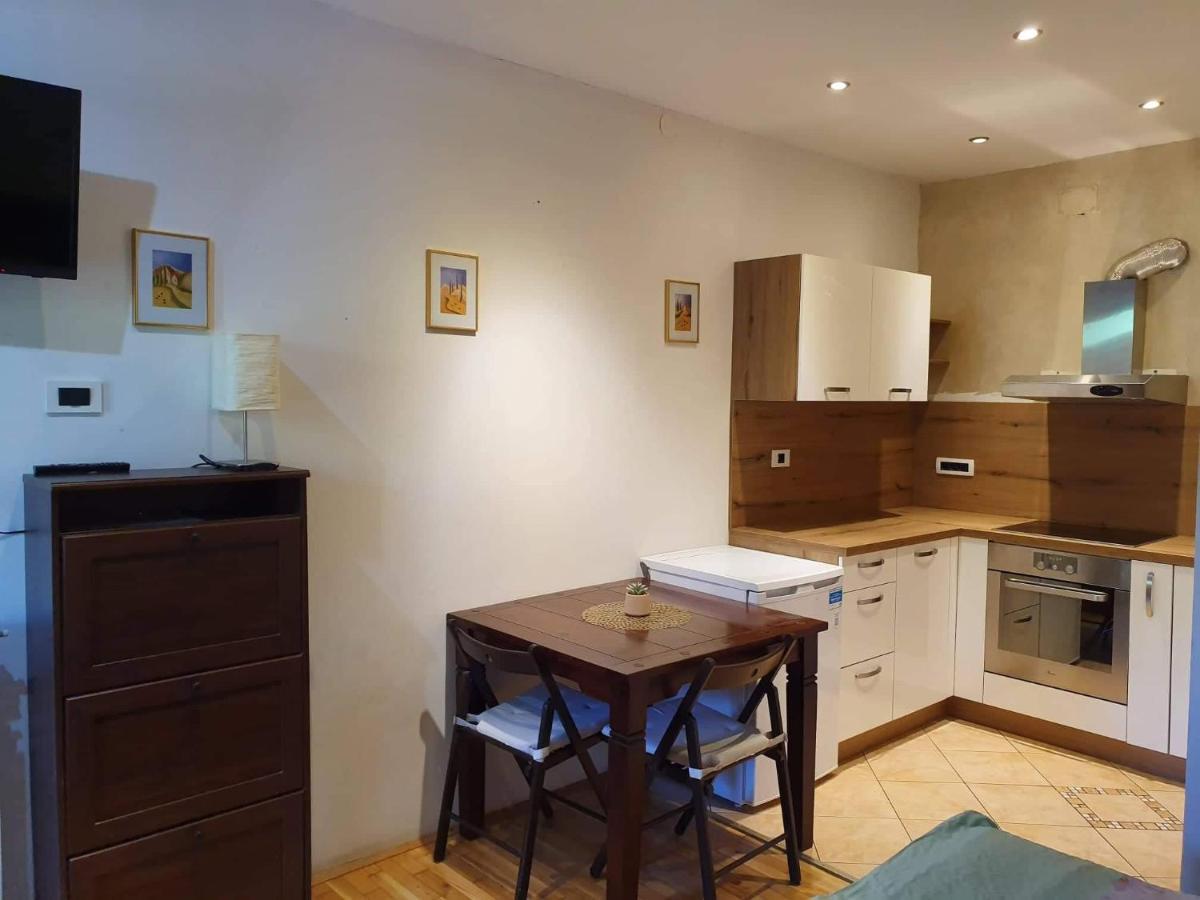 Apartmaji Tim Izola Exteriör bild