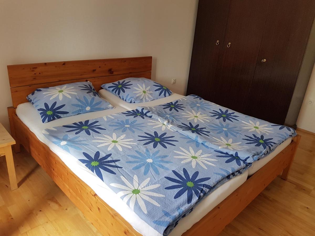 Apartmaji Tim Izola Exteriör bild