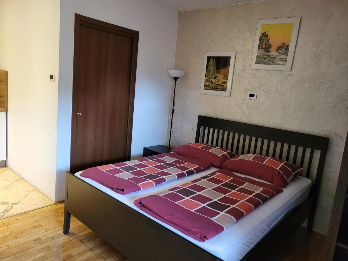 Apartmaji Tim Izola Exteriör bild