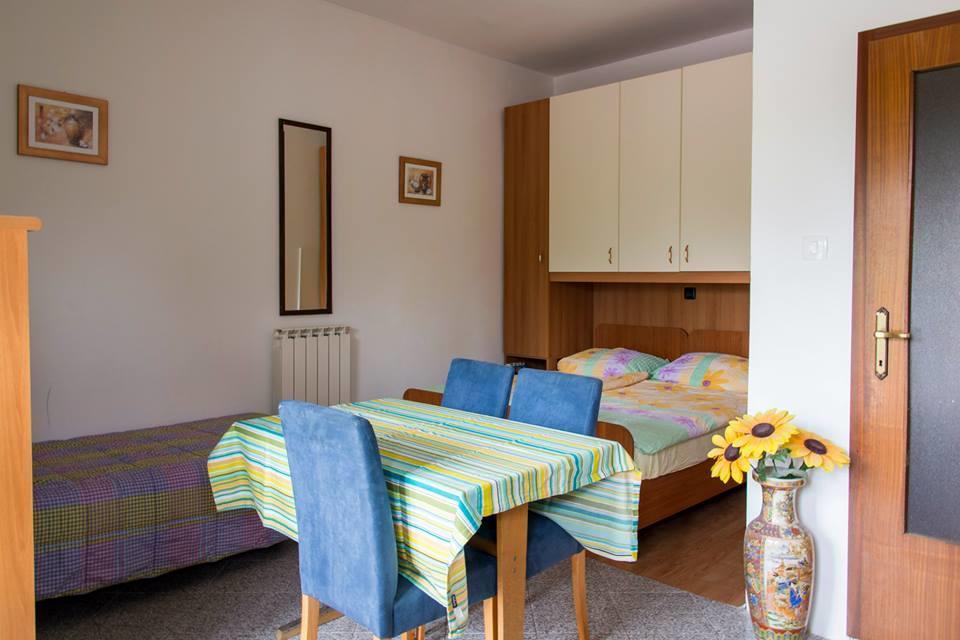Apartmaji Tim Izola Exteriör bild